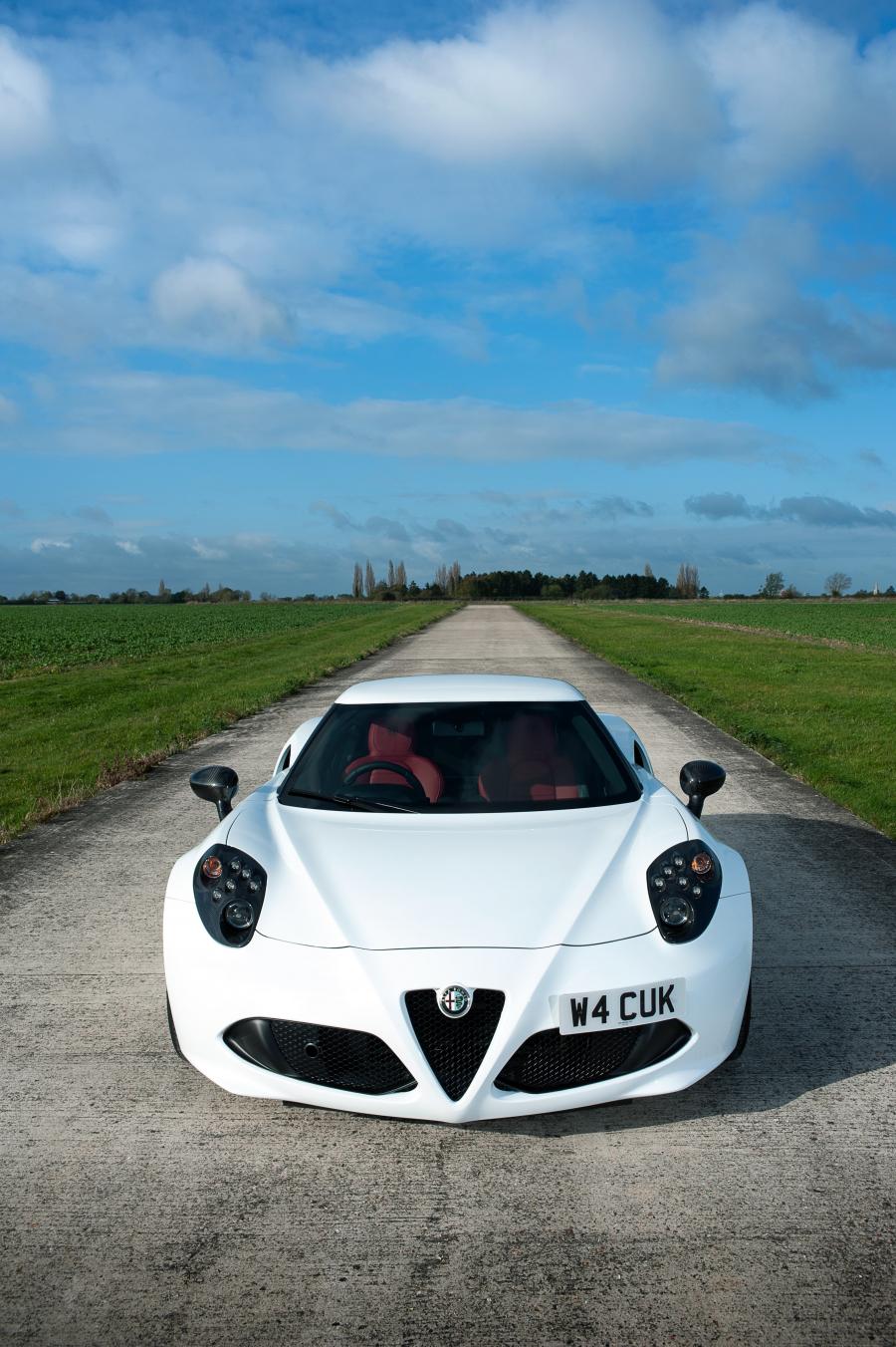  Alfa Romeo 4C 2015 года  (UK) (фото 19 из 45)